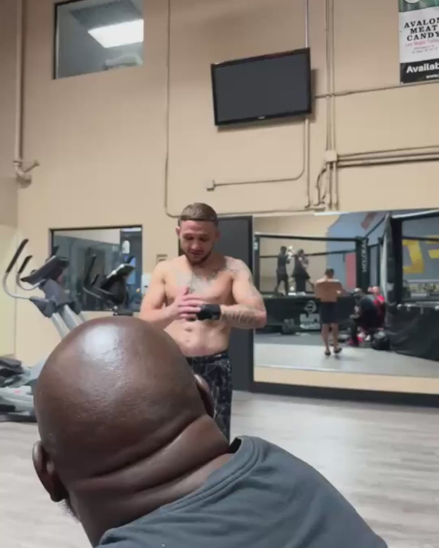 Tate Wrap demonstration during a gym conversation